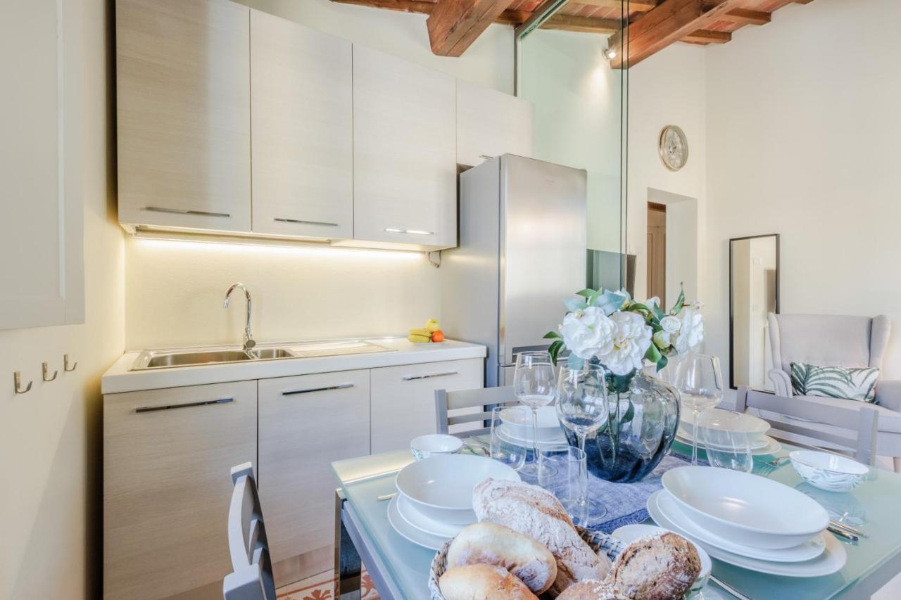 Helene Smart Flat With Elevator Inside Lucca Apartment Exterior photo